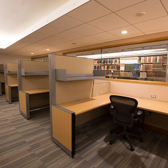 Modern office with a clean wallcovering composition